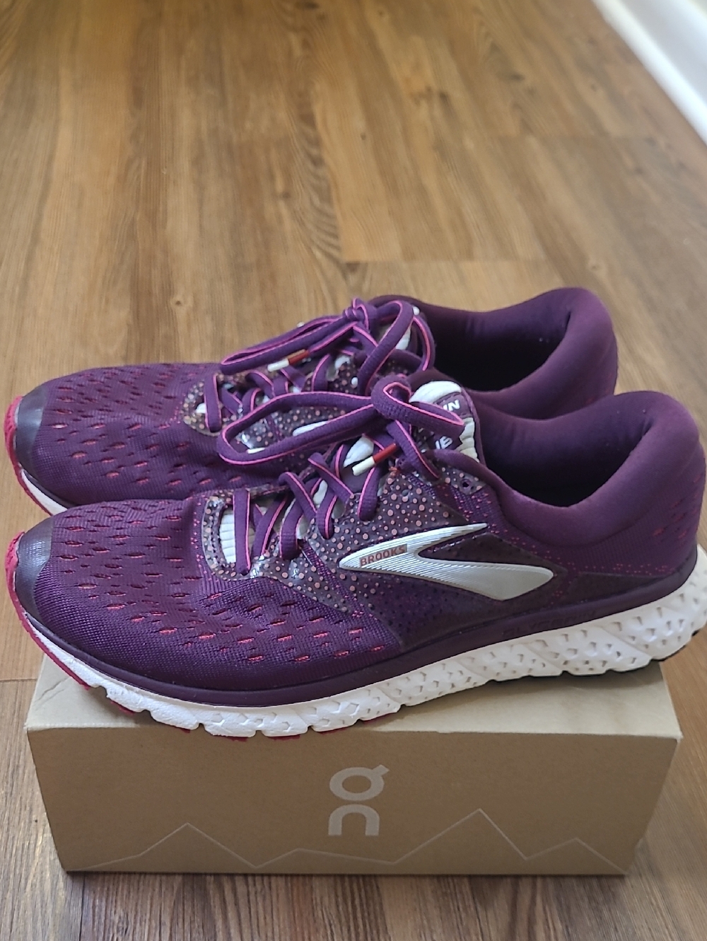 Brooks Women's Running Shoes -‎ Plum with Pink Accents